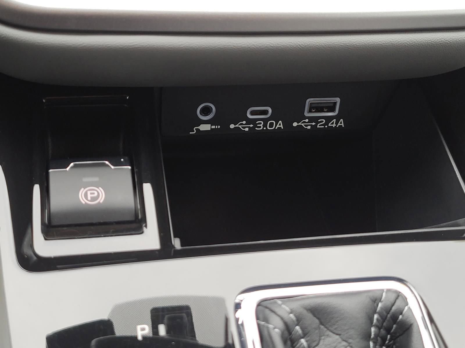 Certified 2025 Subaru Outback Limited image 26