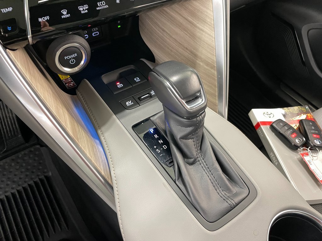 Used 2024 Toyota Venza Limited image 36