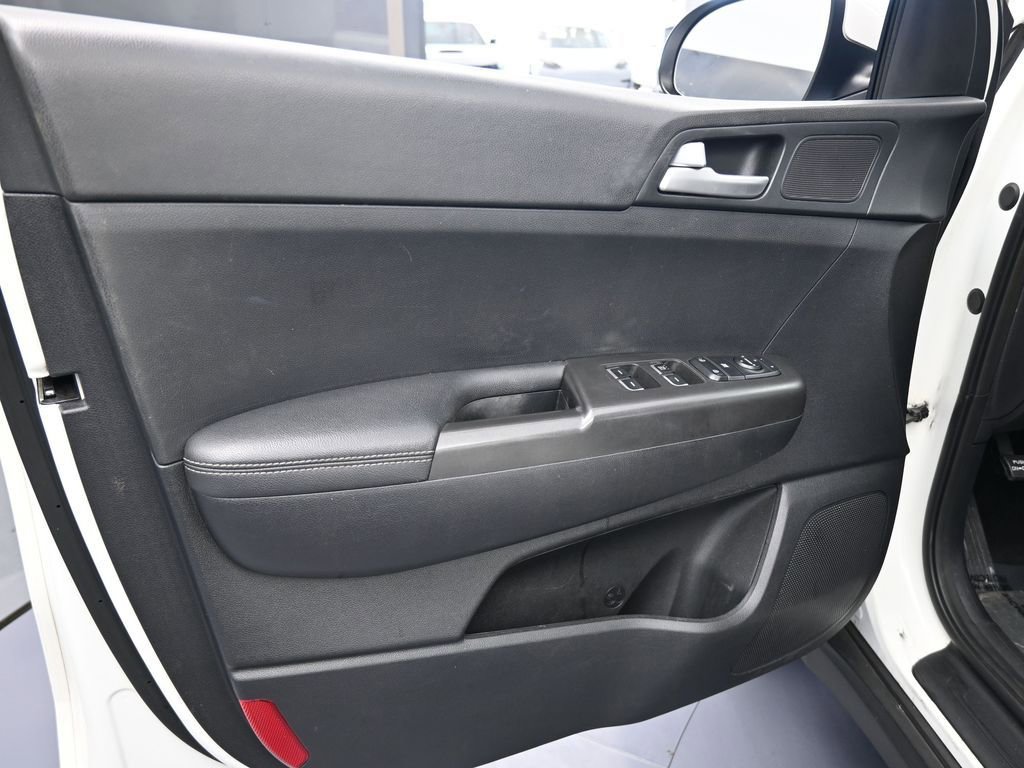 Used 2020 Kia Sportage LX image 15