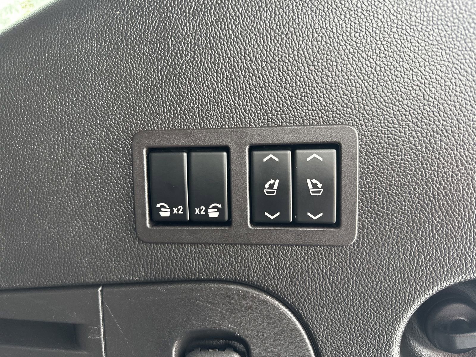 Used 2017 GMC Yukon SLT w/ Open Road Package image 37