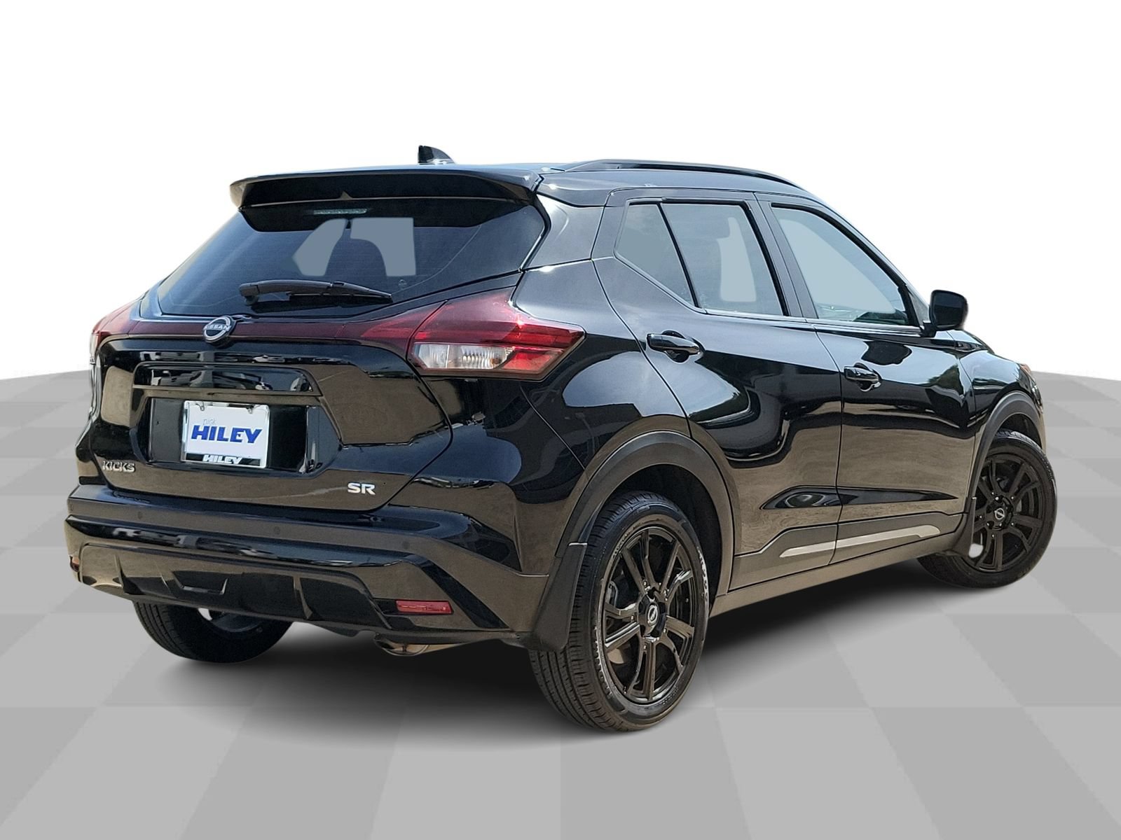 Used 2022 Nissan Kicks SR w/ Interior Electronics Package FWD image 8