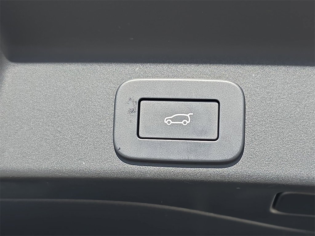 Certified 2025 Jaguar F-PACE R-Dynamic S image 13