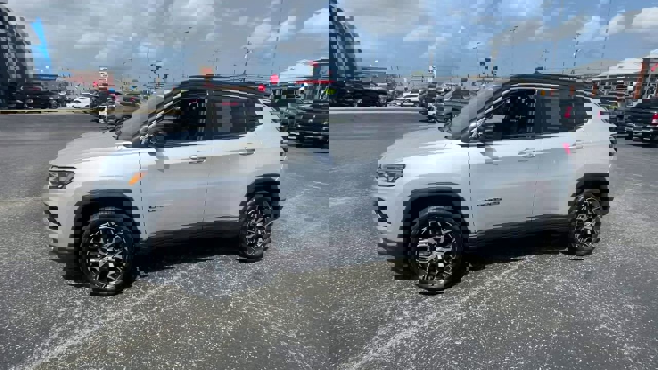 Used 2024 Jeep Compass Limited image 6