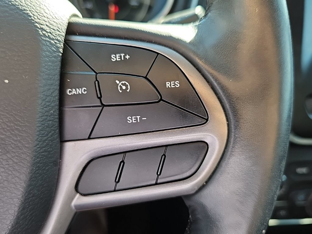 Used 2020 Jeep Cherokee Latitude Plus w/ Cold Weather Group AWD/4WD image 11