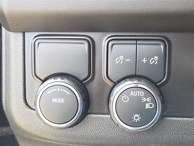 Used 2023 Chevrolet Suburban Premier image 24