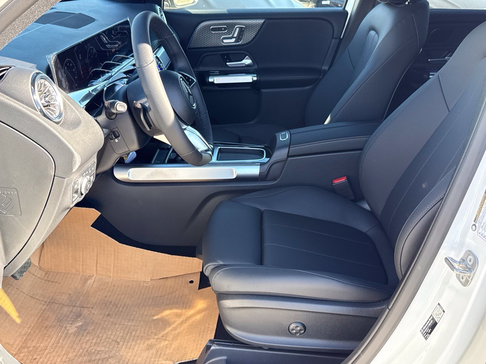 New 2026 Mercedes-Benz GLB 250 4MATIC image 17
