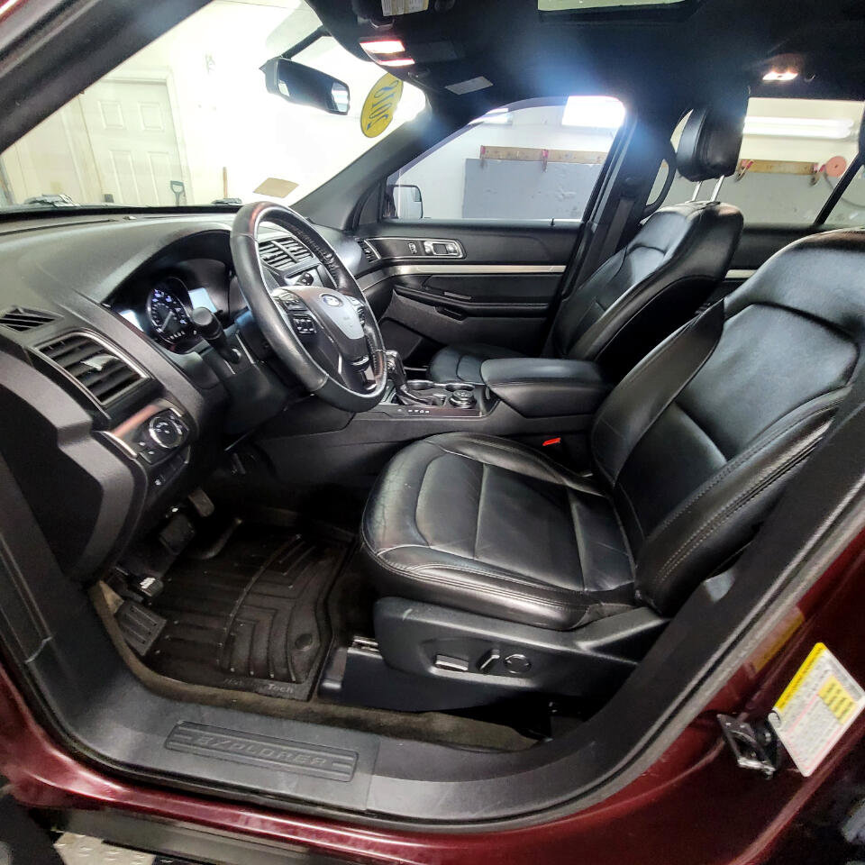 Used 2018 Ford Explorer XLT w/ Equipment Group 202A image 10