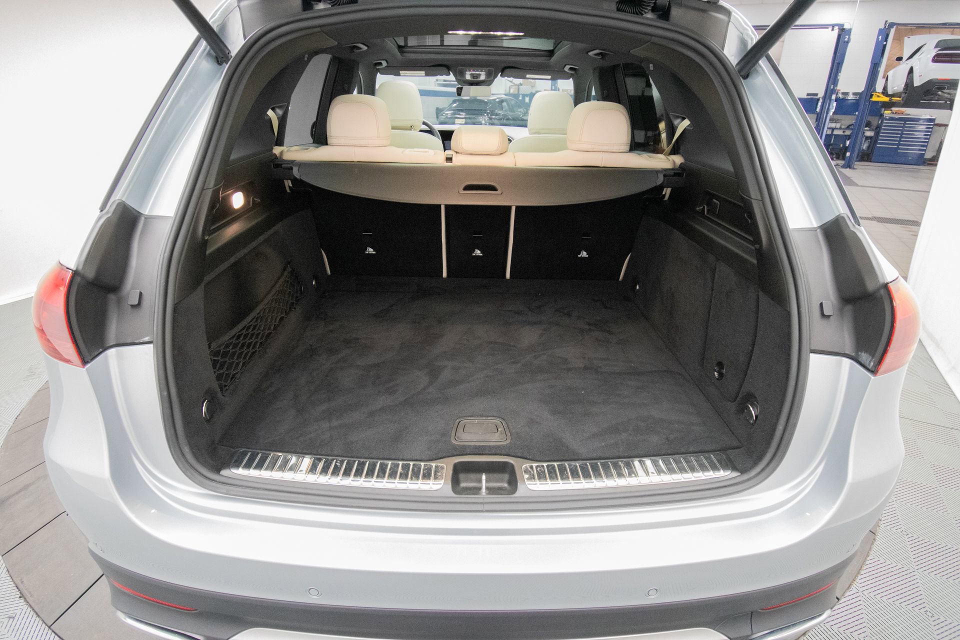 Used 2024 Mercedes-Benz GLE 350 4MATIC w/ Winter Package image 36