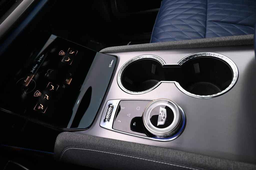 New 2026 Cadillac Vistiq Premium Luxury w/ LPO, Floor Liner Package AWD/4WD image 32