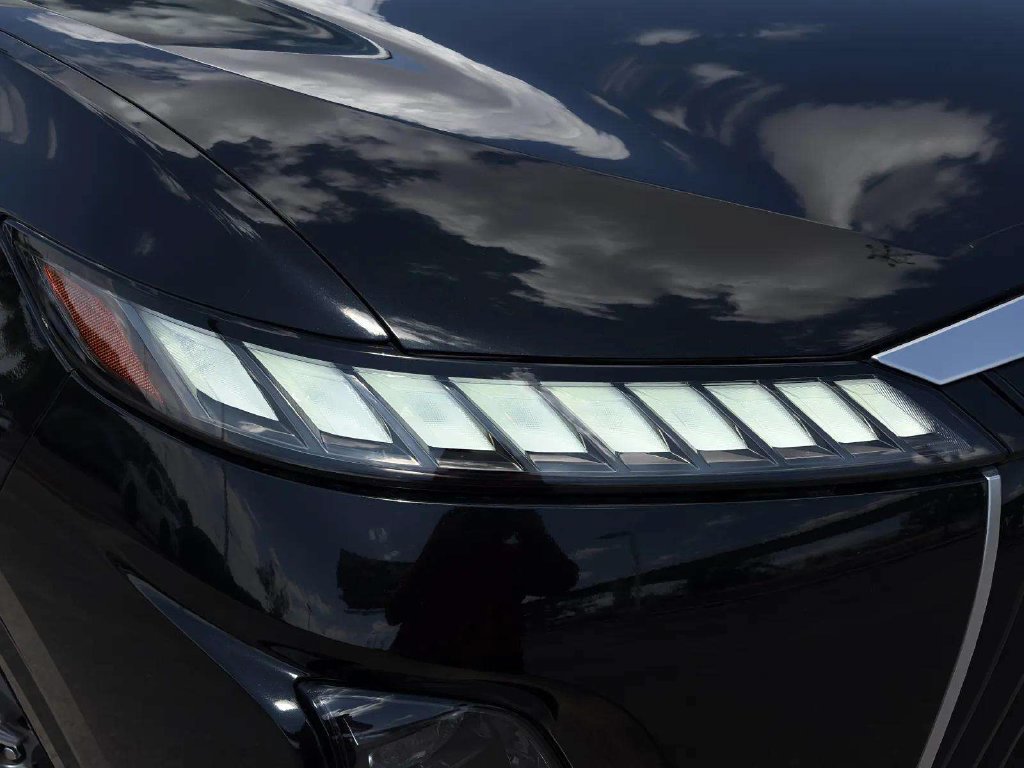 Used 2025 INFINITI QX80 Sensory AWD/4WD image 11