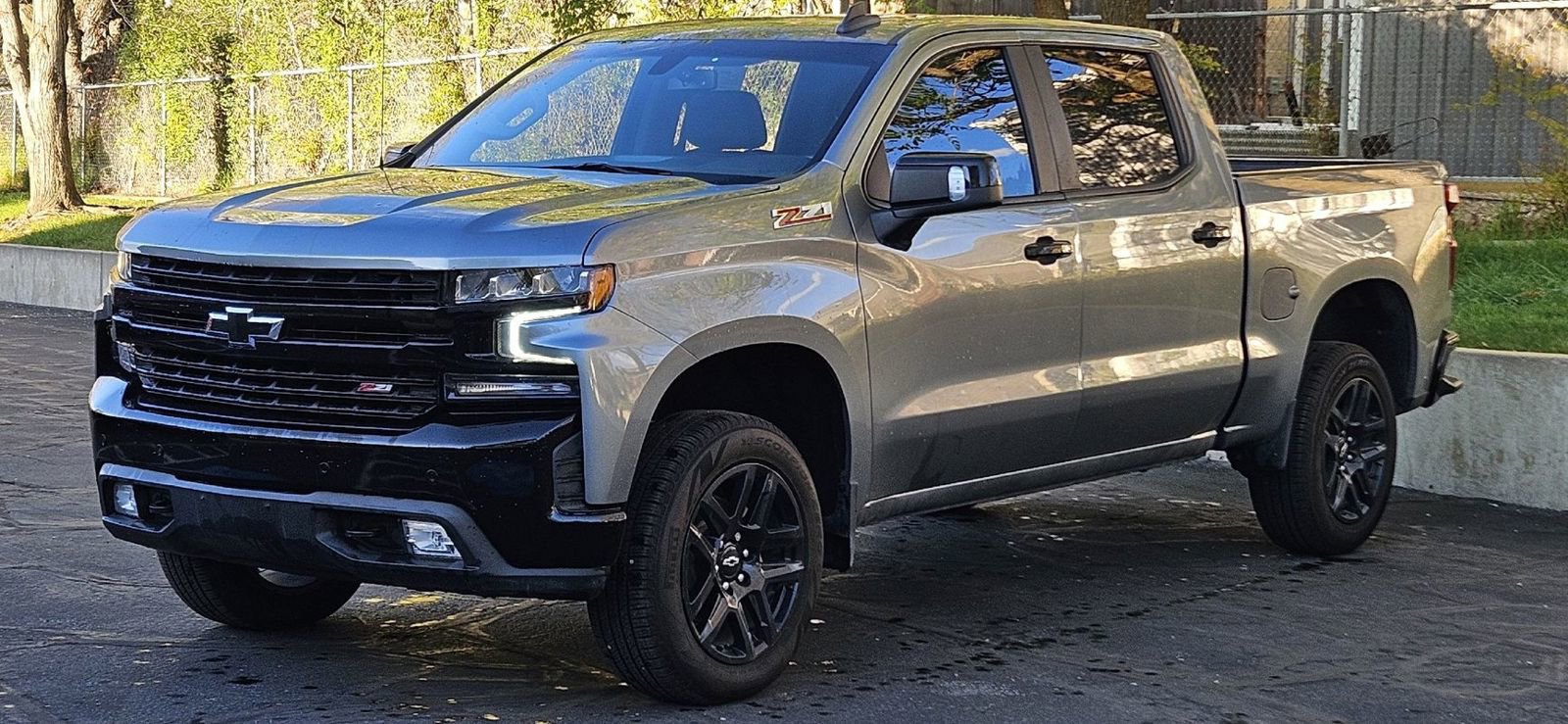 Used 2022 Chevrolet Silverado 1500 LT Trail Boss w/ LT Trail Boss Premium Package AWD/4WD image 1