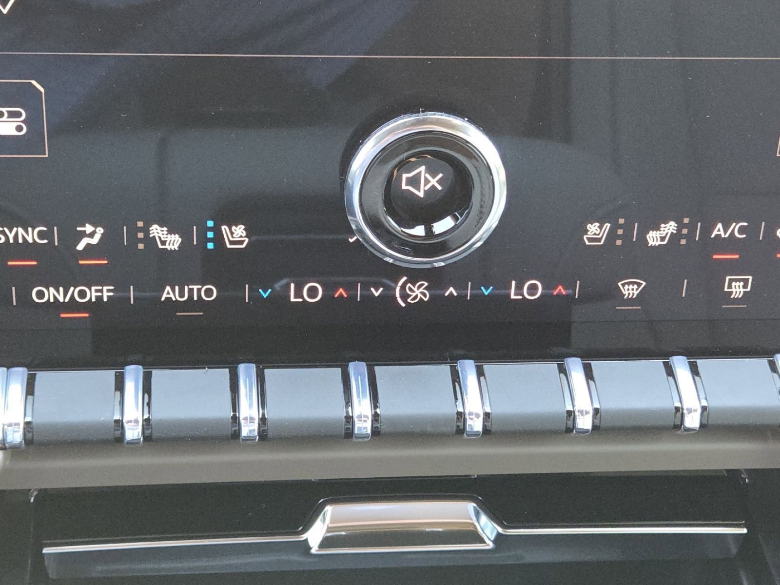 New 2026 GMC Yukon XL Denali w/ Denali Reserve Package image 38