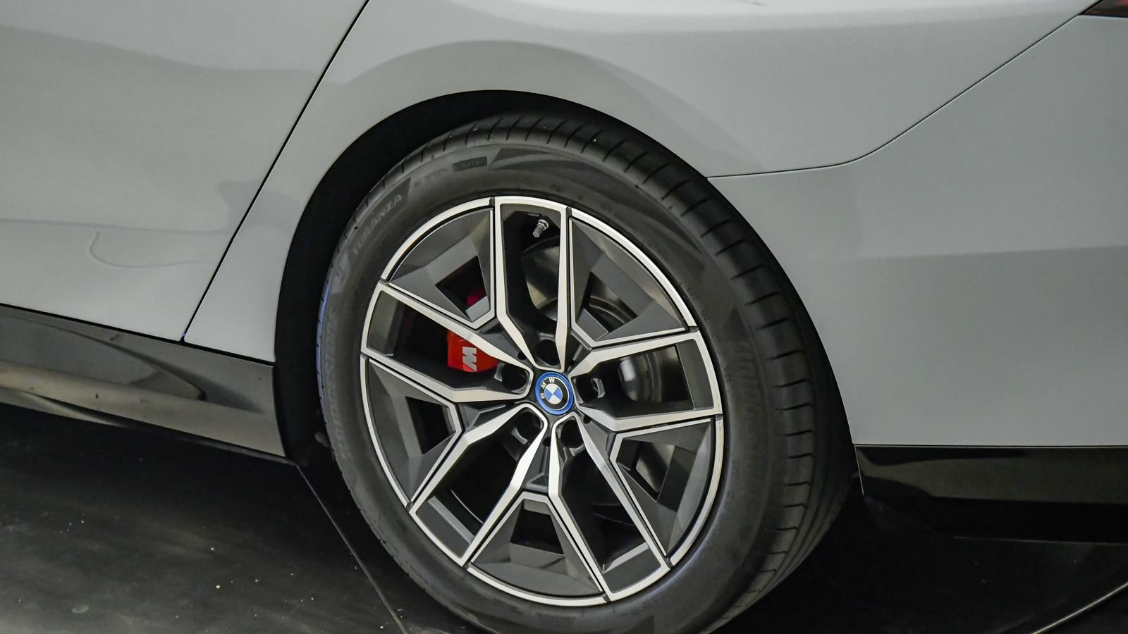 Certified 2024 BMW i5 eDrive40i w/ M Sport Package RWD image 11