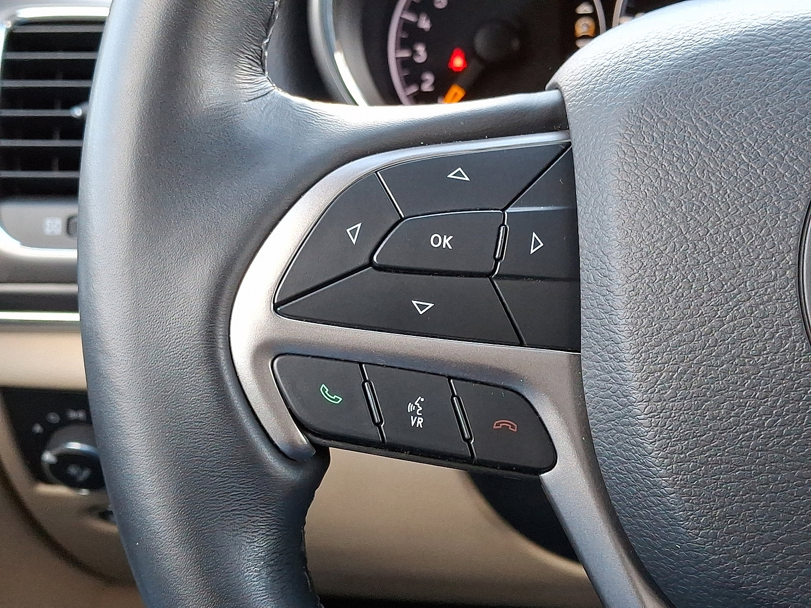 Used 2021 Jeep Grand Cherokee Limited image 24