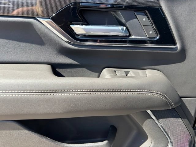 New 2026 GMC Yukon XL Elevation w/ LPO, Floor Liner Package AWD/4WD image 16