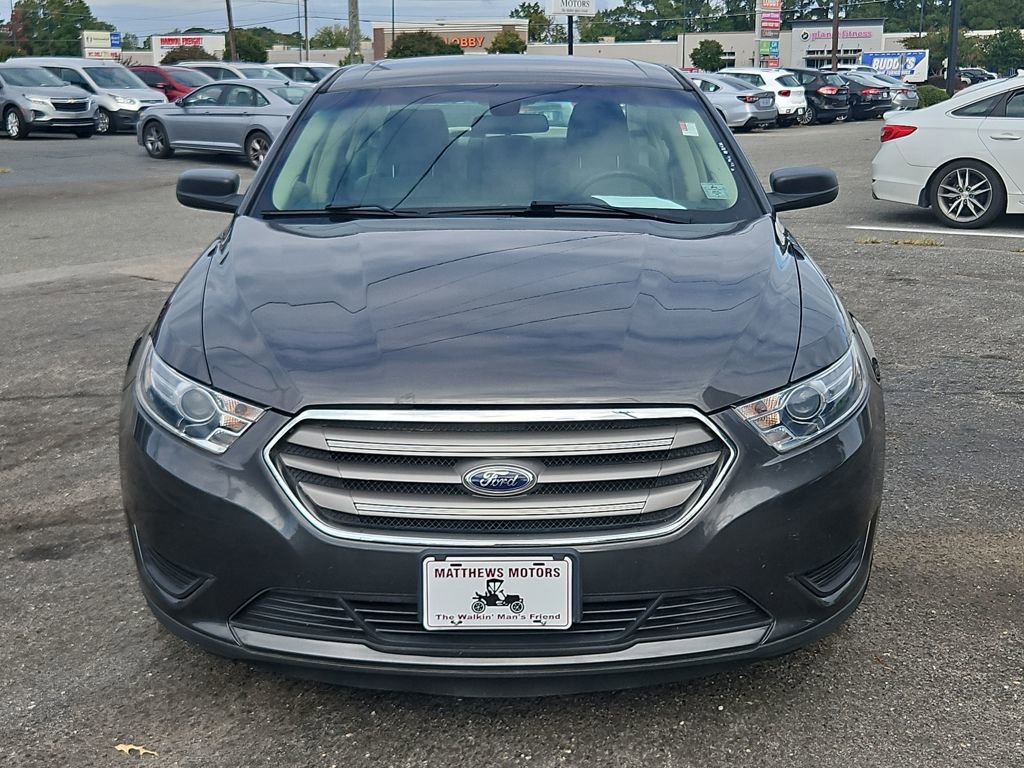 Used 2017 Ford Taurus SE image 2