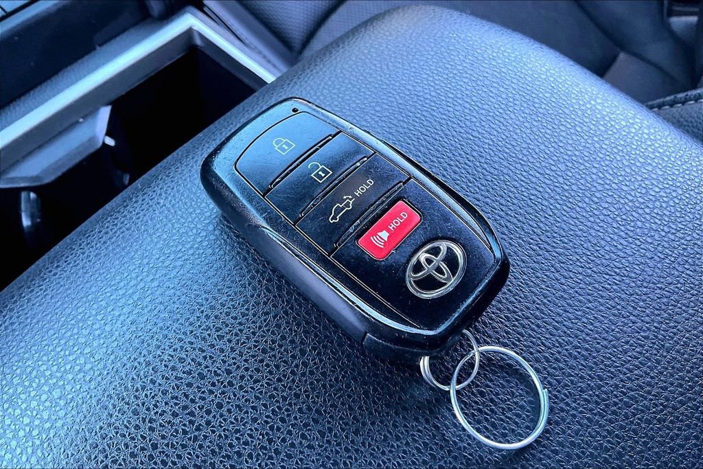 Used 2024 Toyota Tacoma Limited w/ Limited Package (LT) image 33