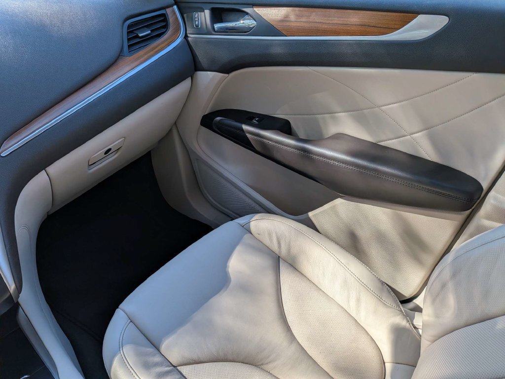 Used 2019 Lincoln MKC Select w/ Select Plus Package FWD image 17