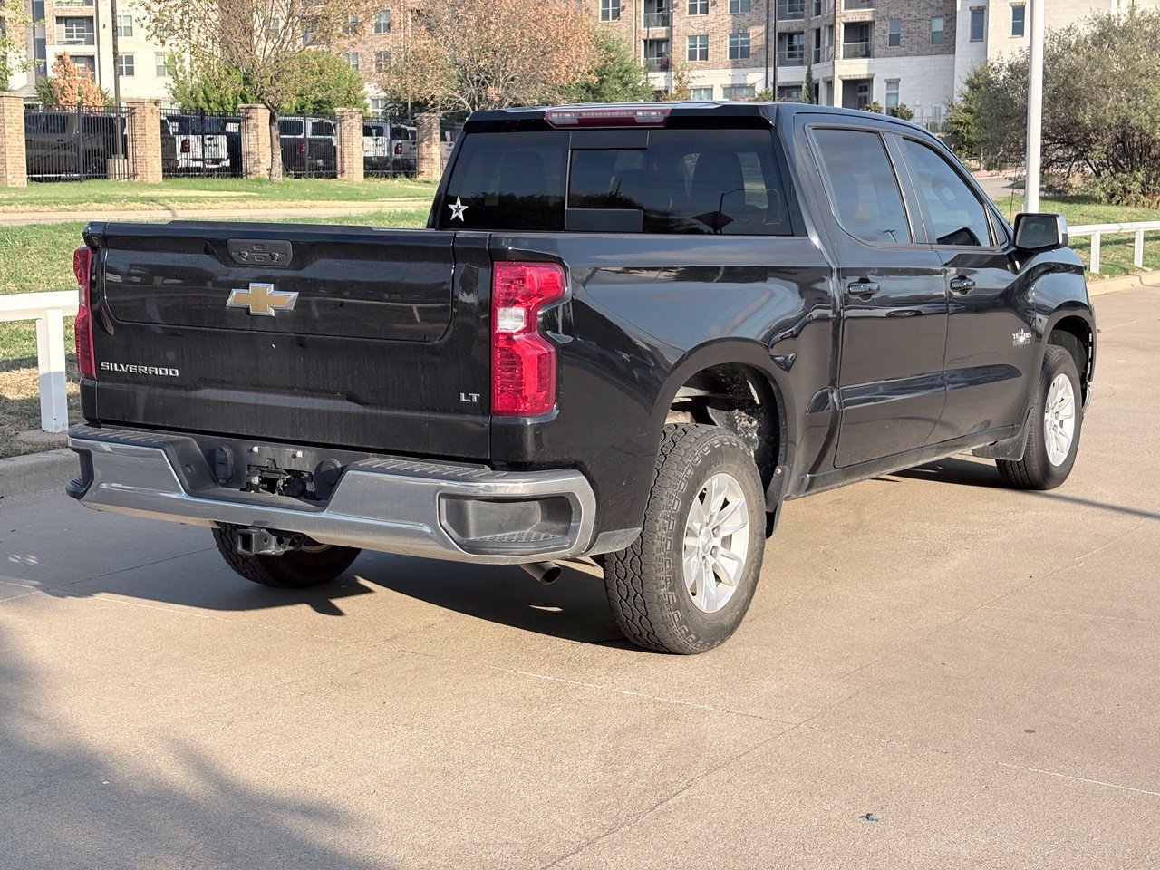Used 2021 Chevrolet Silverado 1500 LT w/ Convenience Package II RWD image 4