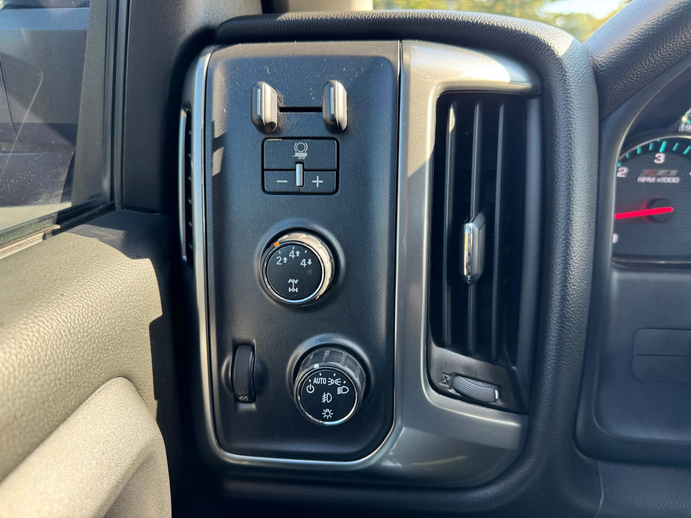 Used 2016 Chevrolet Silverado 2500 LT w/ LT Convenience Package image 26