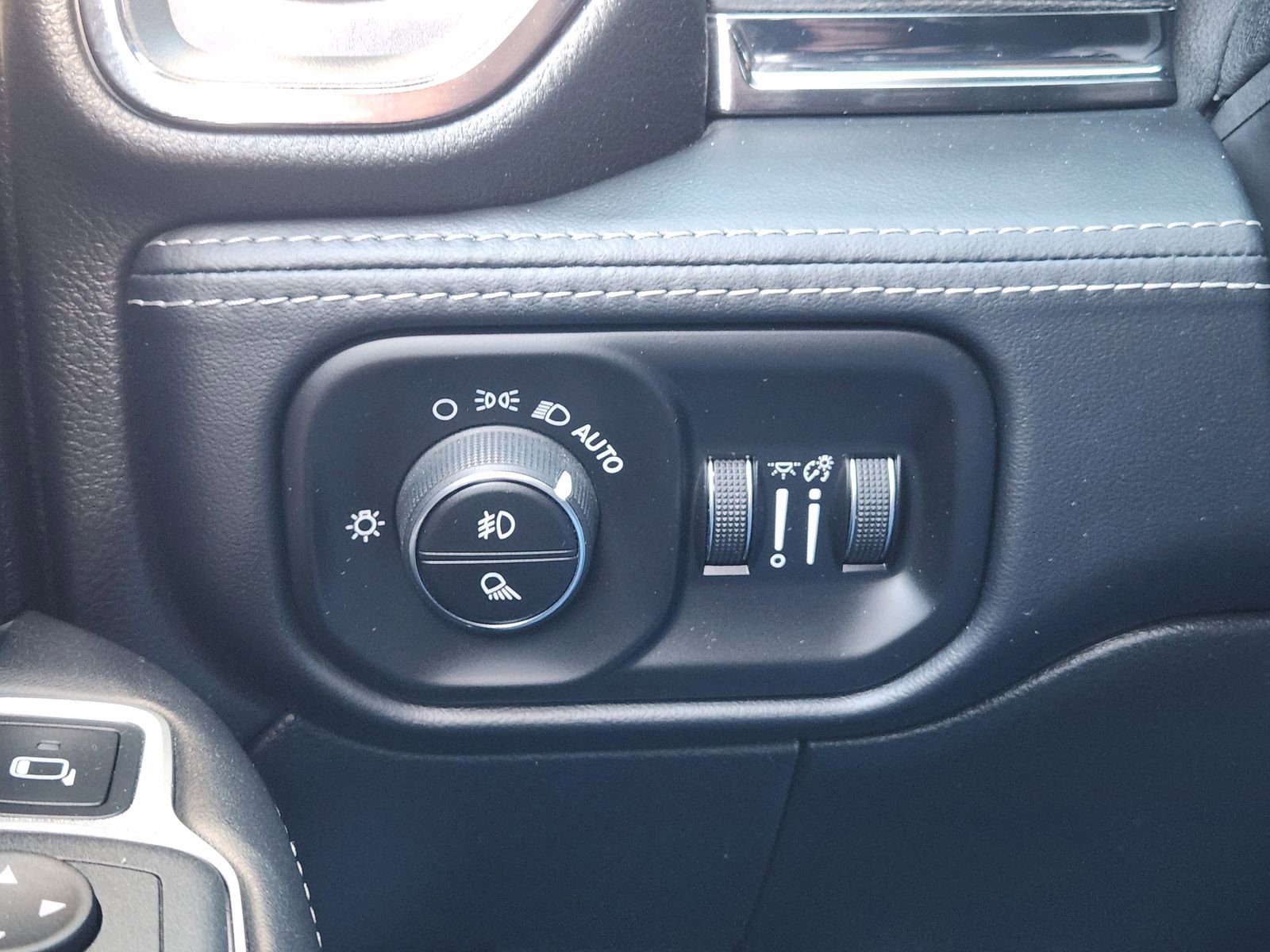 Used 2022 RAM 3500 Limited image 25