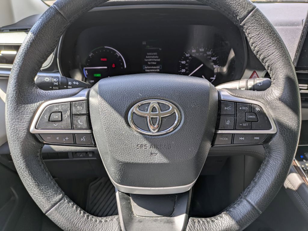 Used 2023 Toyota Sienna XLE AWD/4WD image 16