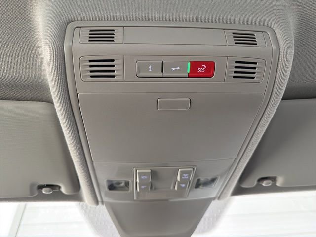 Used 2024 Volkswagen Tiguan S image 19