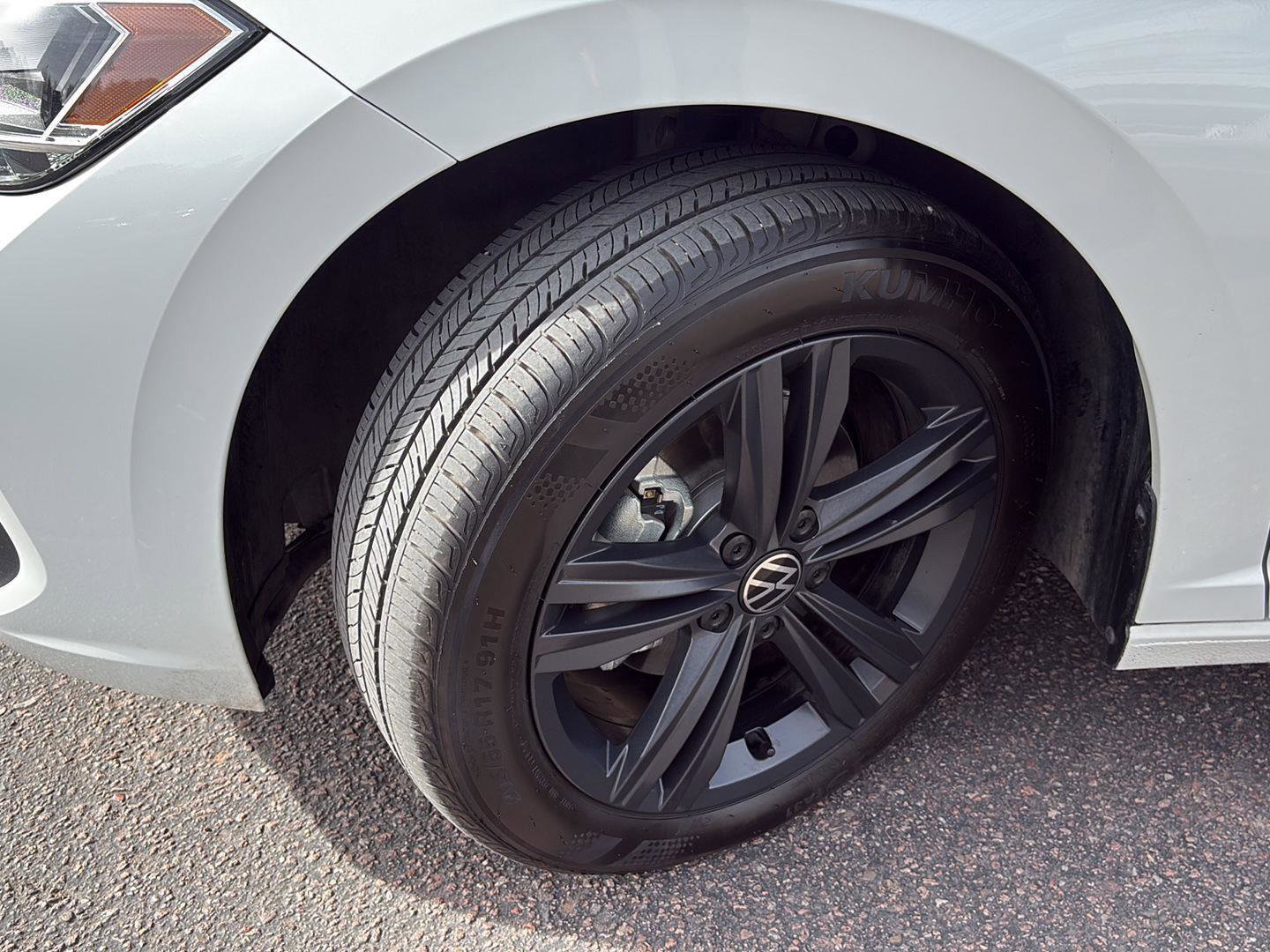 Used 2024 Volkswagen Jetta SE w/ Panoramic Sunroof Package image 9