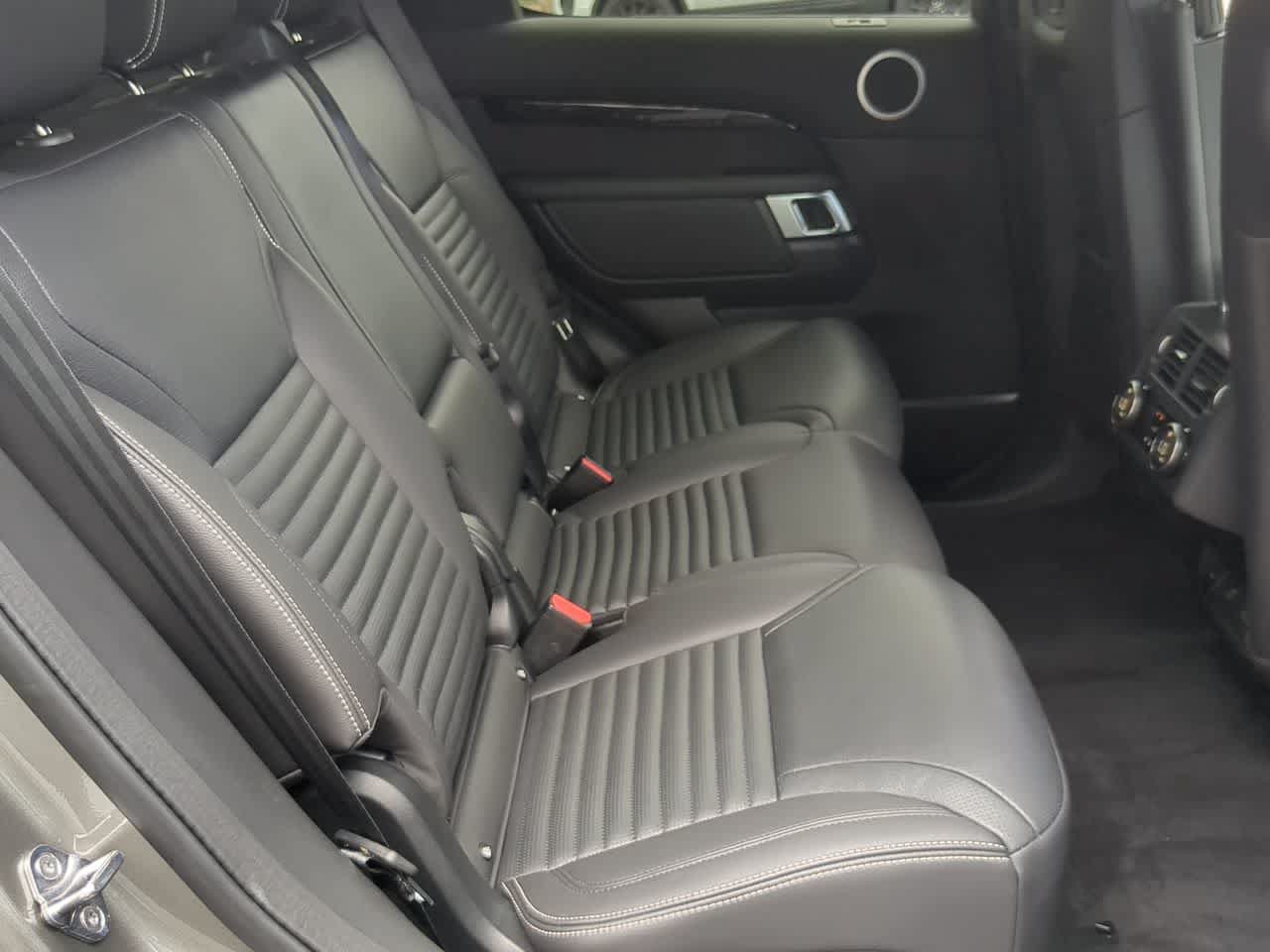 Certified 2025 Land Rover Discovery S AWD/4WD image 22