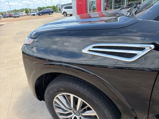 Used 2023 Nissan Armada SL w/ Captain's Chairs Package image 7