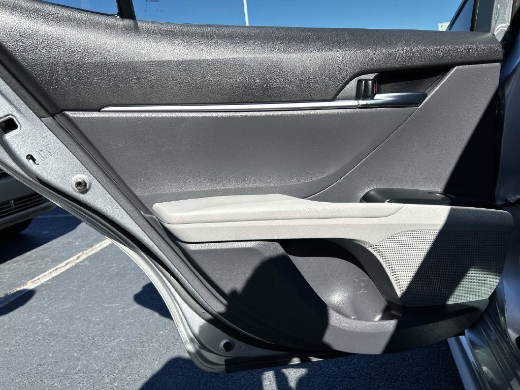 Used 2020 Toyota Camry SE FWD image 13