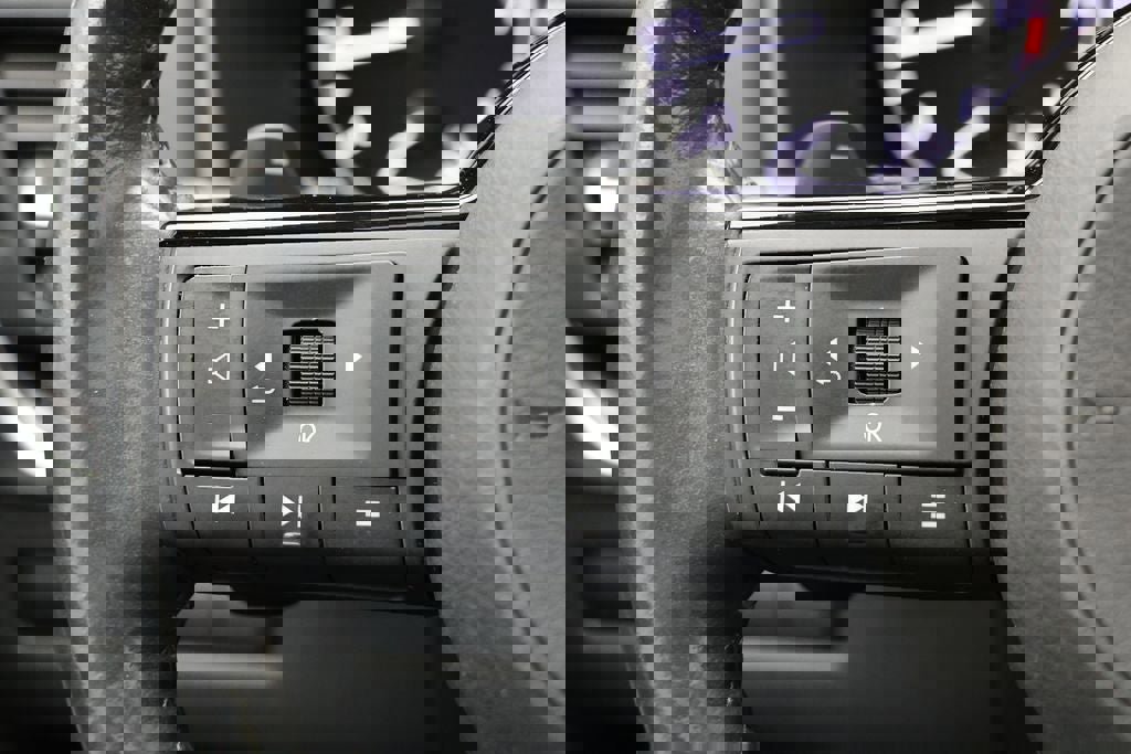 Used 2023 Nissan Rogue SV w/ SV Premium Package image 20