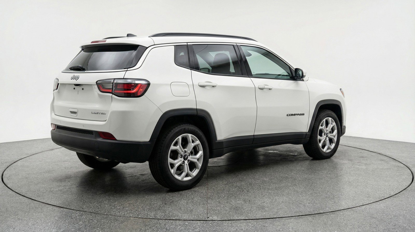 Used 2025 Jeep Compass Latitude AWD/4WD image 7