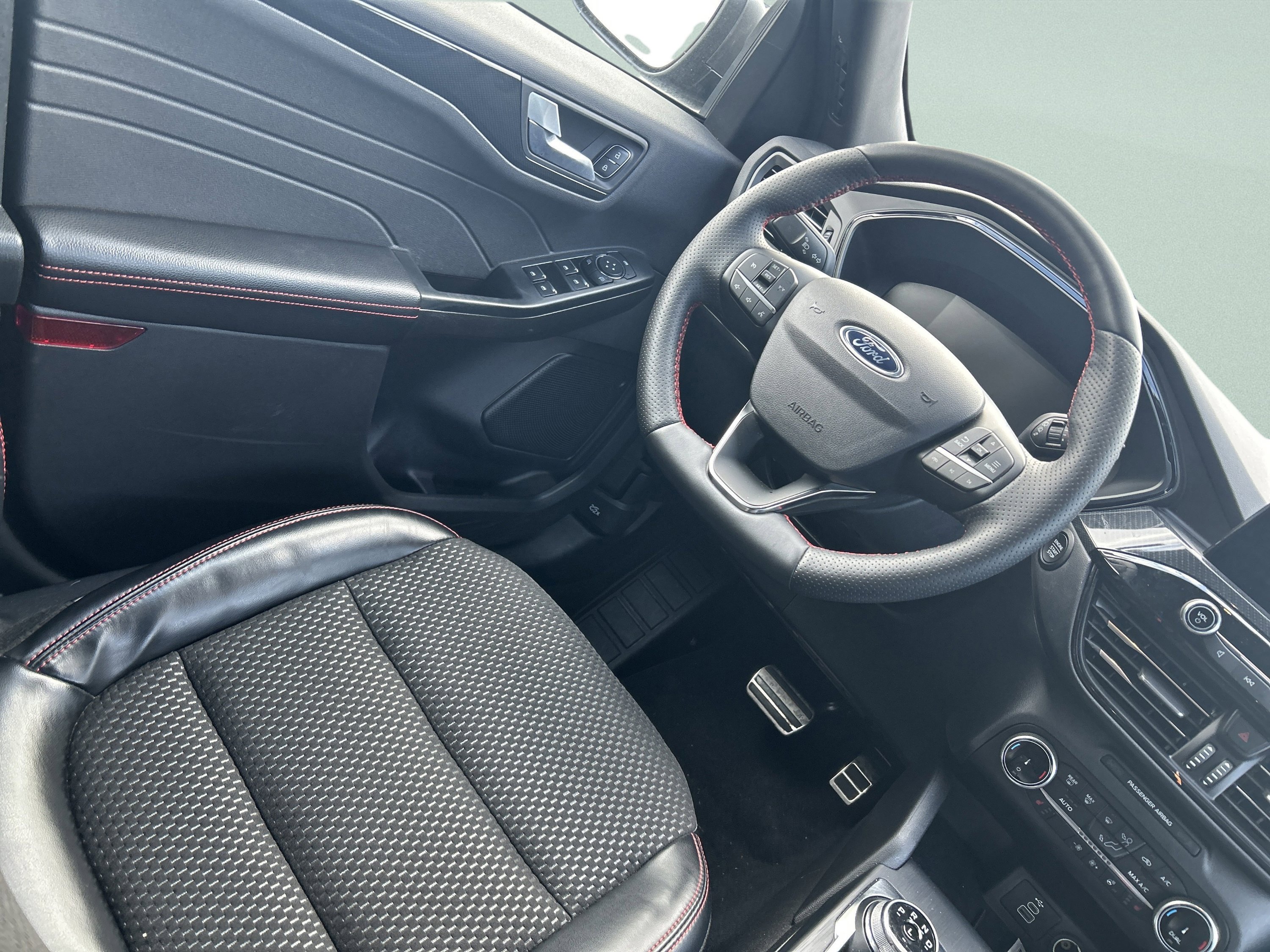 Used 2024 Ford Escape ST-Line image 13