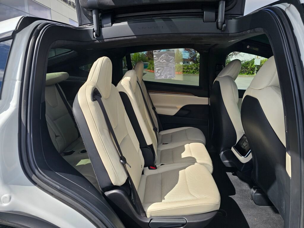 Used 2022 Tesla Model X image 14