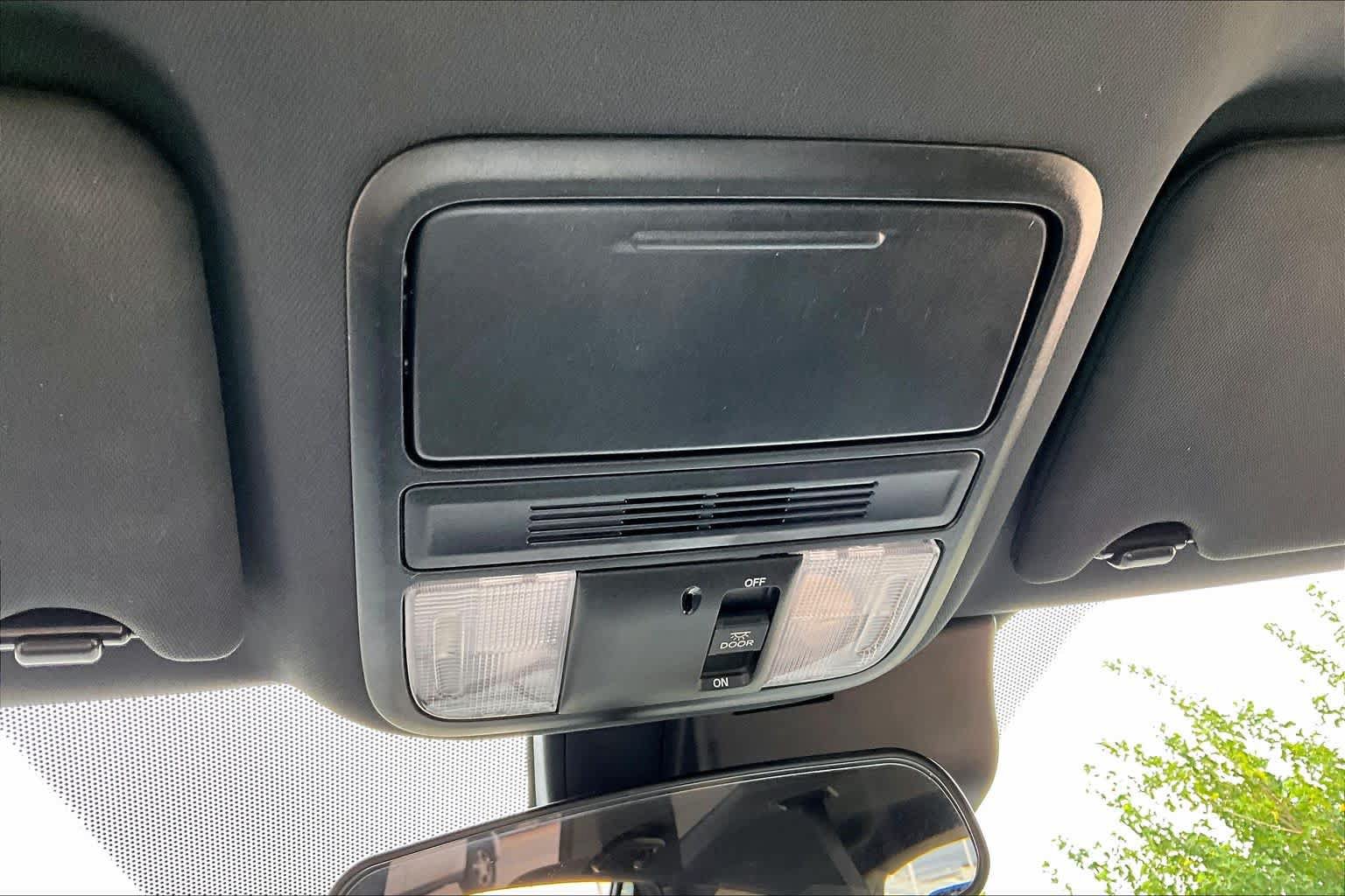 Used 2022 Honda Pilot Sport image 32