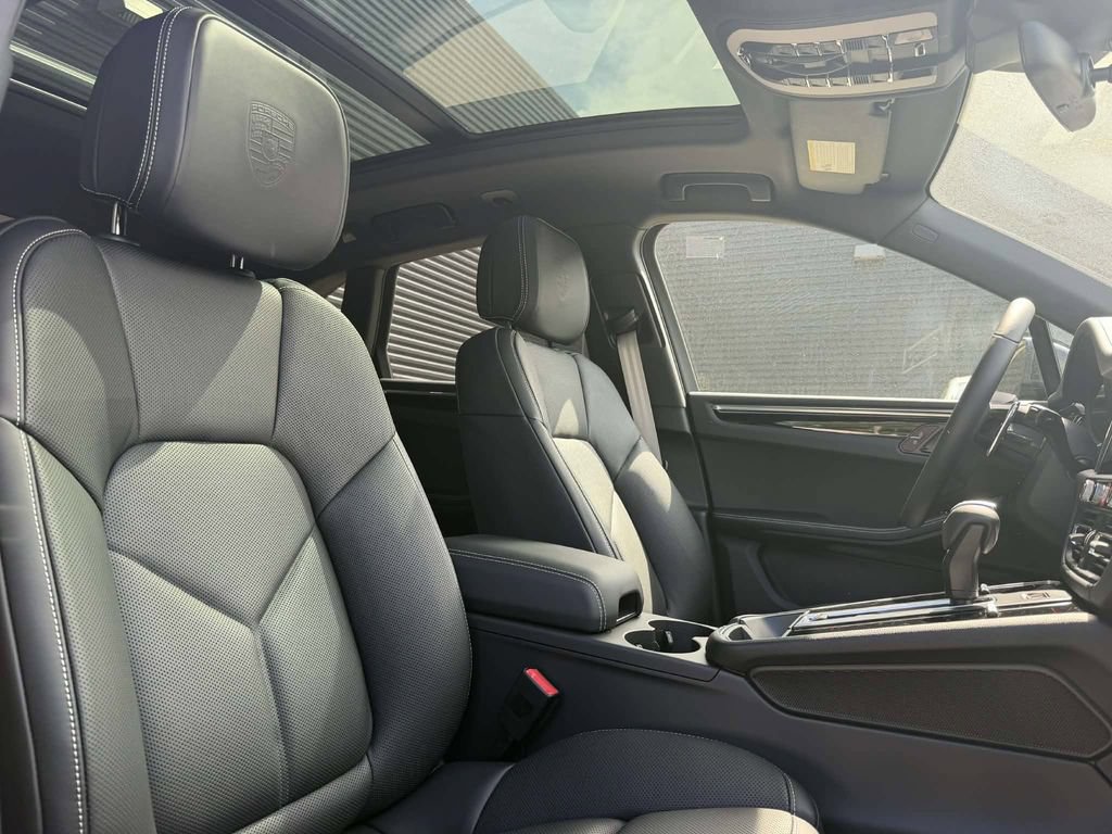 New 2026 Porsche Macan AWD/4WD image 21