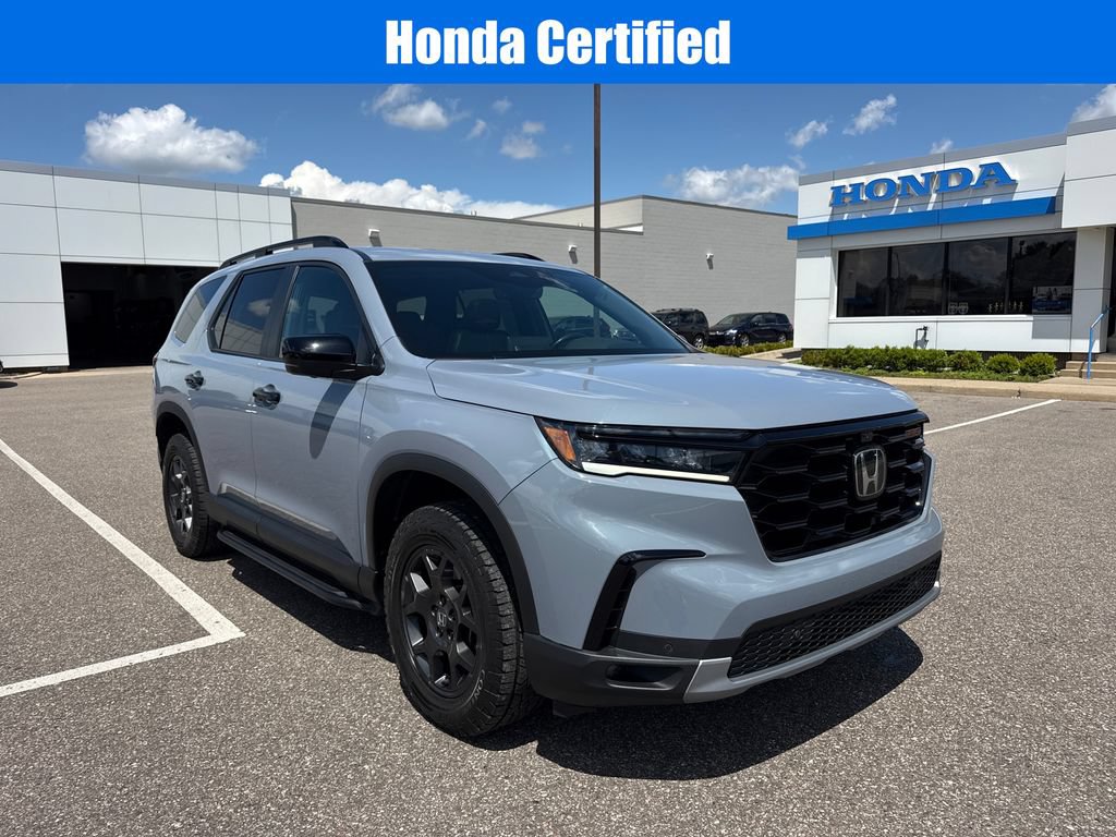 Certified 2024 Honda Pilot TrailSport image 2