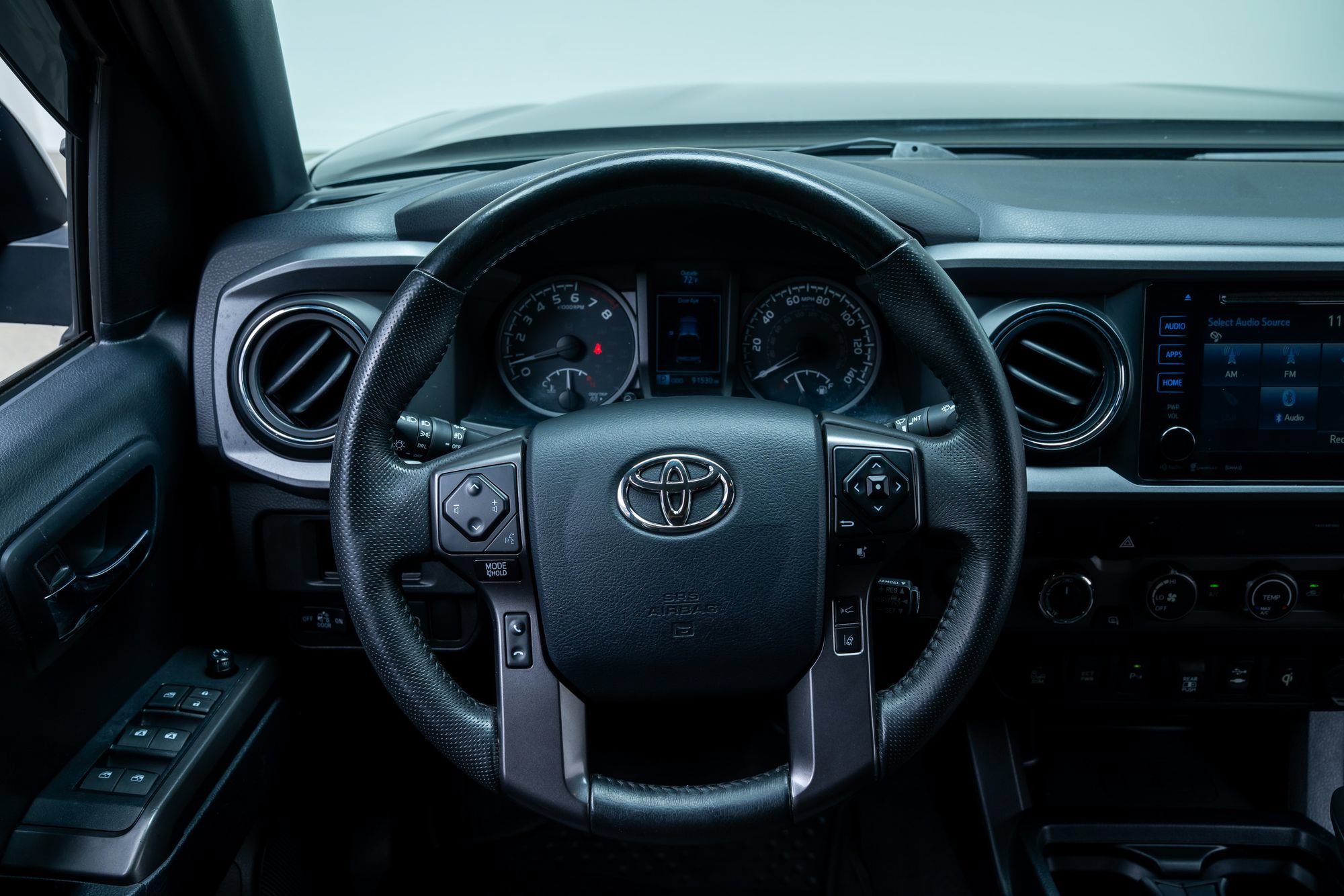 Used 2019 Toyota Tacoma TRD Off-Road w/ Technology Package AWD/4WD image 11
