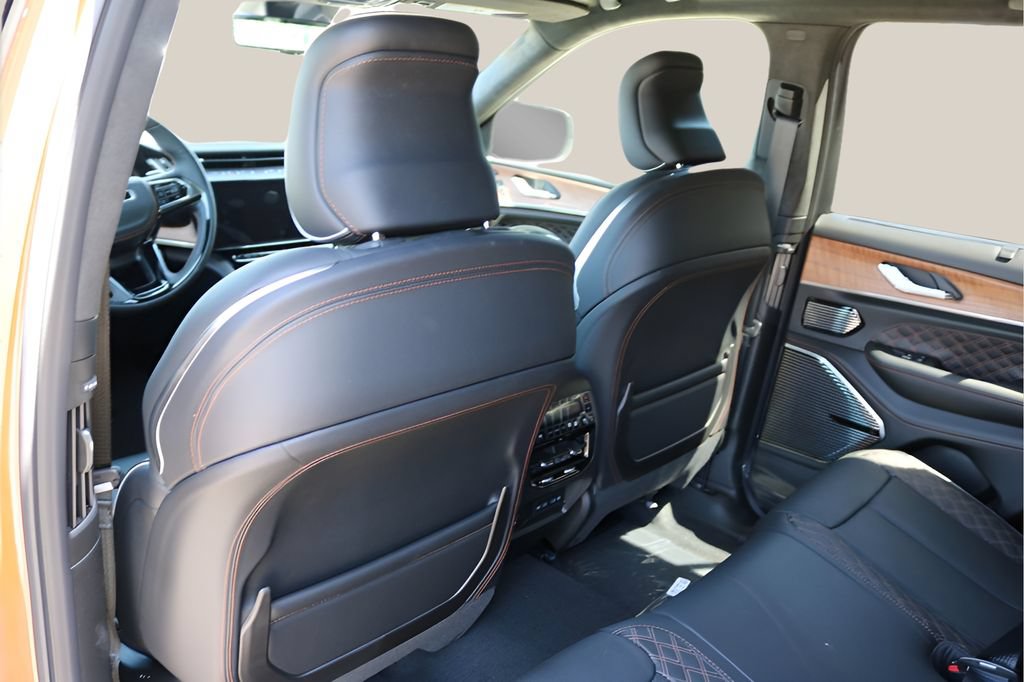 New 2026 Jeep Grand Cherokee Summit w/ Obsidian Package AWD/4WD image 15