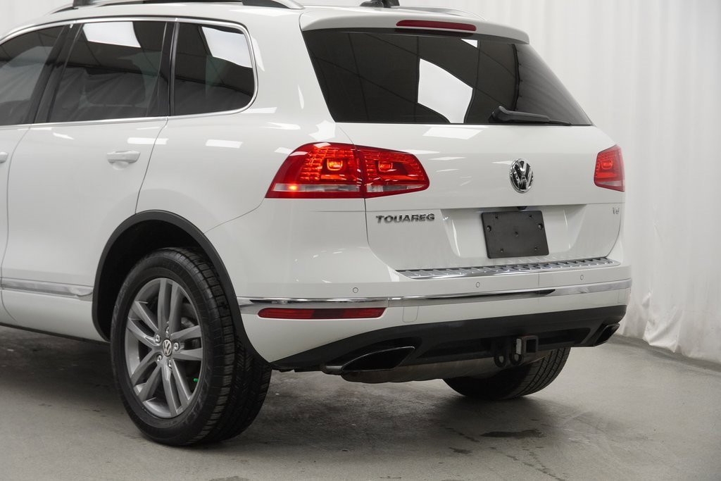 Used 2016 Volkswagen Touareg VR6 image 12