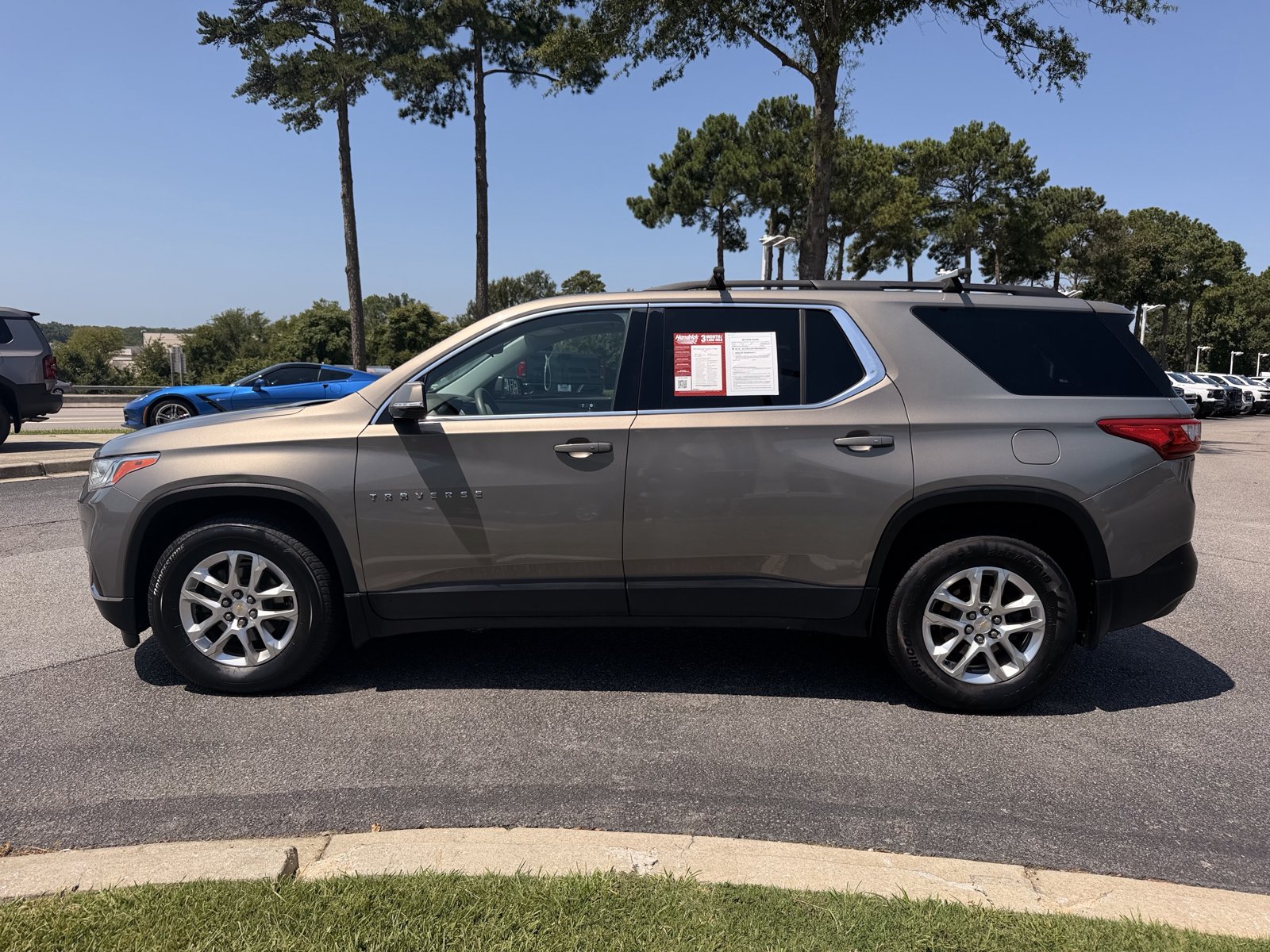 Used 2019 Chevrolet Traverse LT FWD image 9
