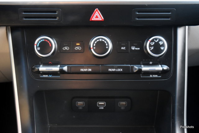 Used 2024 Kia Carnival LX FWD image 18