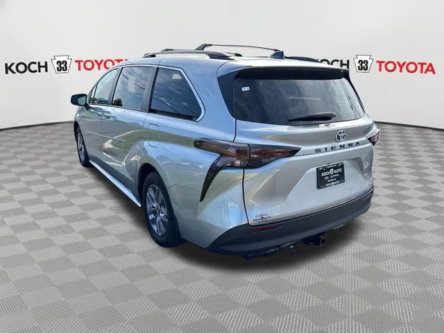 Used 2024 Toyota Sienna XLE w/ XLE Plus Package AWD/4WD image 6