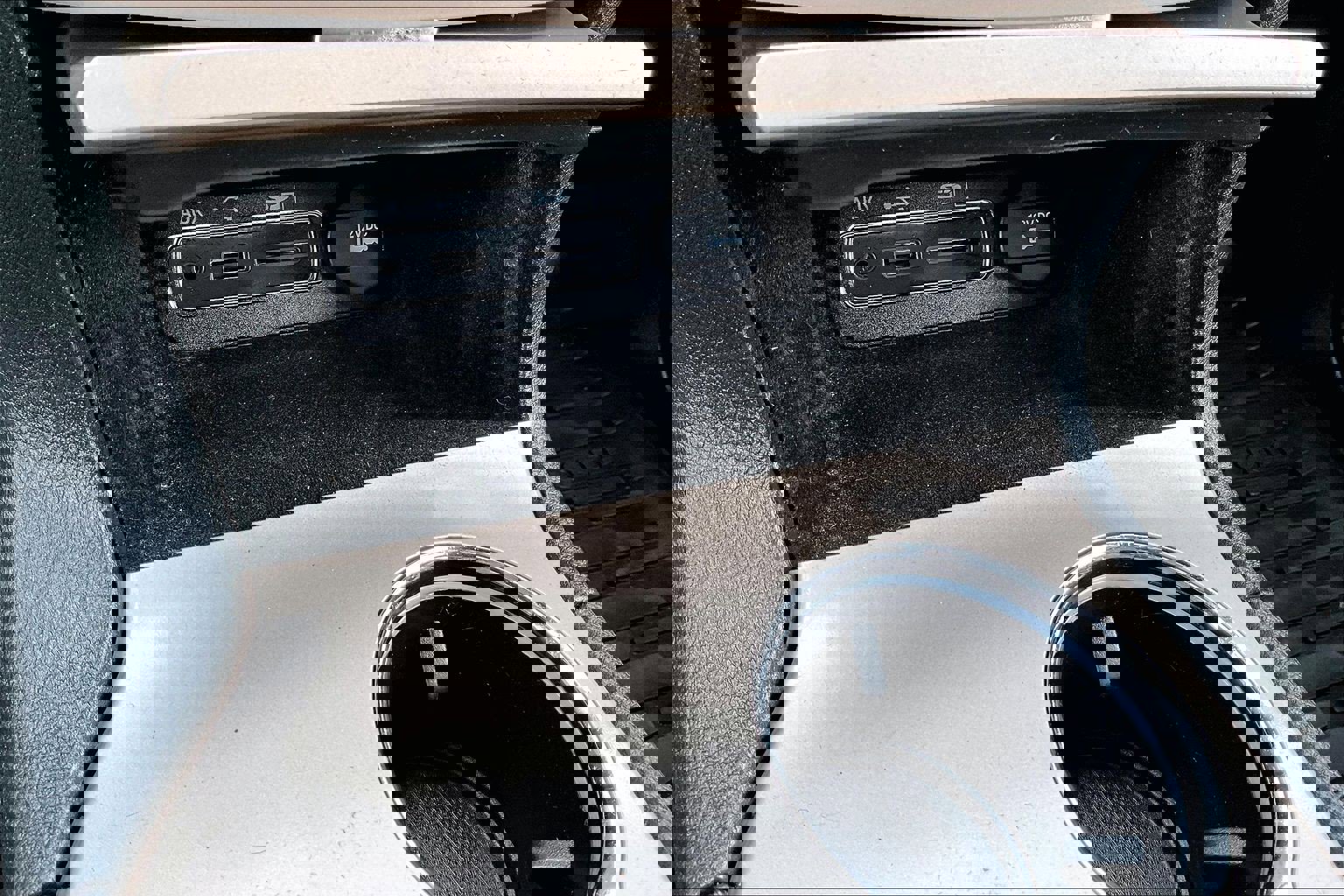 Used 2015 Jeep Grand Cherokee Limited w/ Luxury Group II image 31