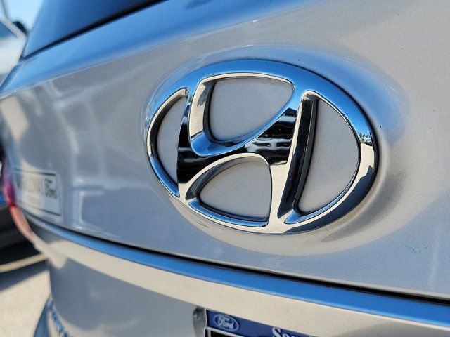 Used 2020 Hyundai Santa Fe SE FWD image 11