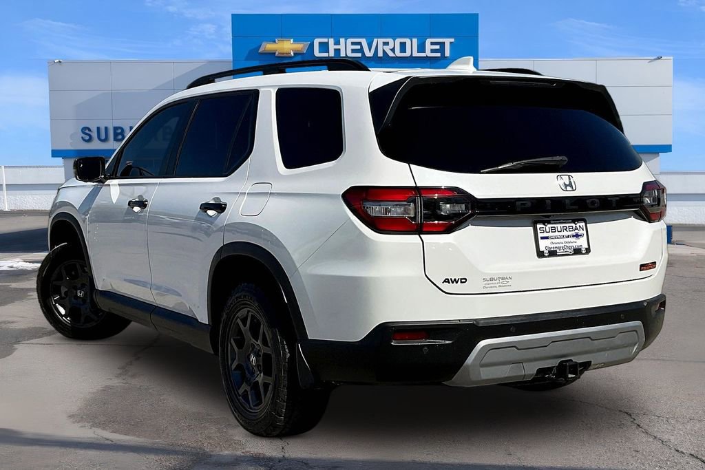 Used 2025 Honda Pilot TrailSport image 11