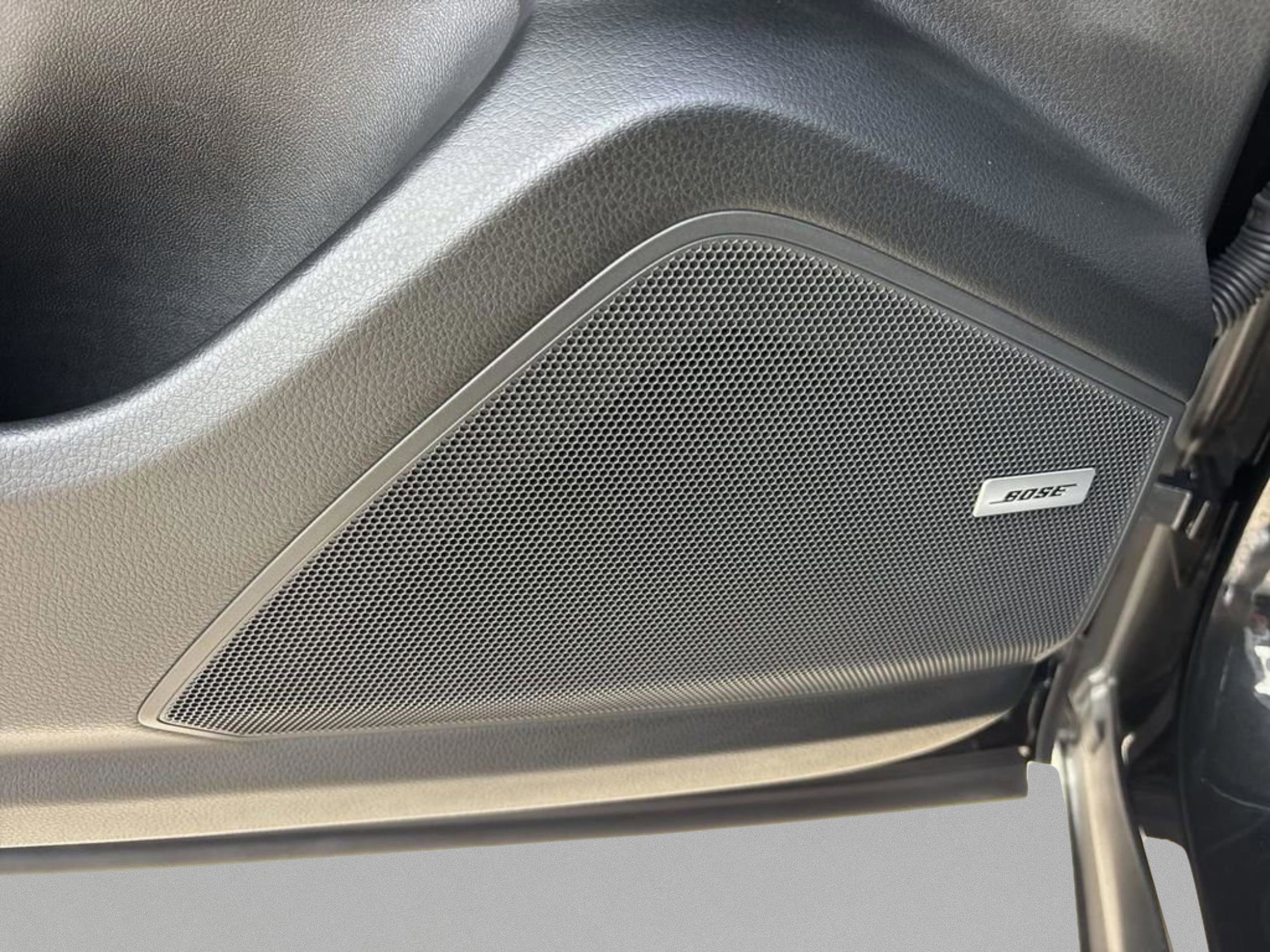 Used 2025 Porsche Cayenne E-Hybrid Coupe image 17