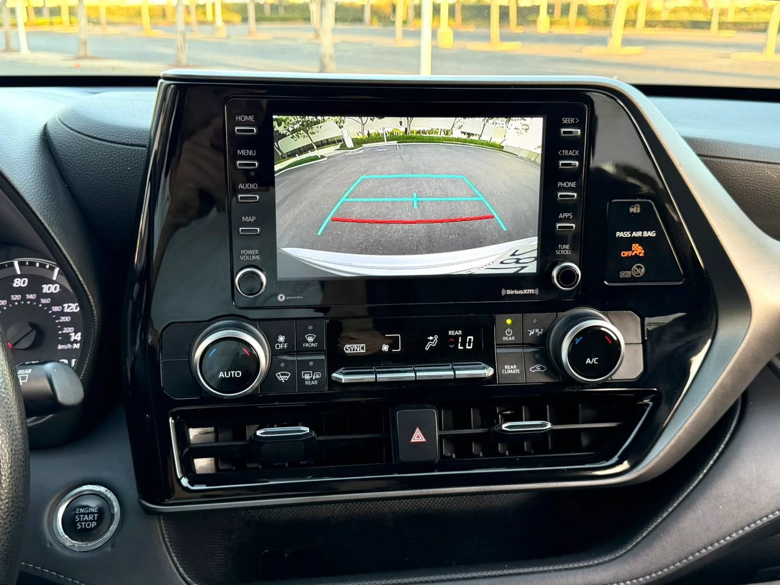 Used 2021 Toyota Highlander L FWD image 20