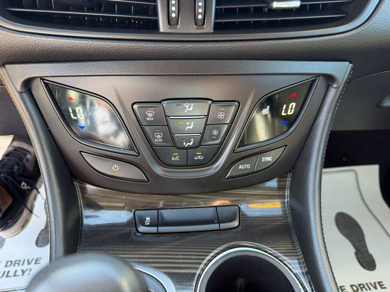 Used 2019 Buick Envision Essence FWD image 25